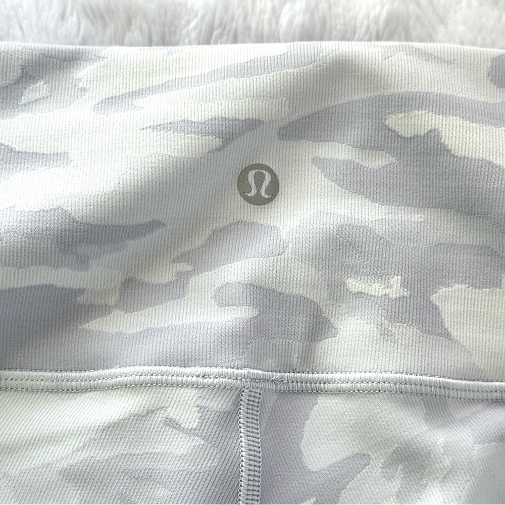 NWOT LULULEMON Wunder Under High-Rise Short 10" Camouflage, Biker Shorts, Size 2 - Picture 7 of 10